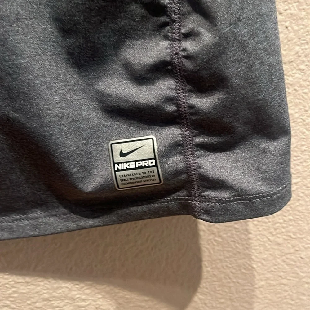 Nike Pro Women’s Fitted V Neck T Shirt Size Medium Gray
